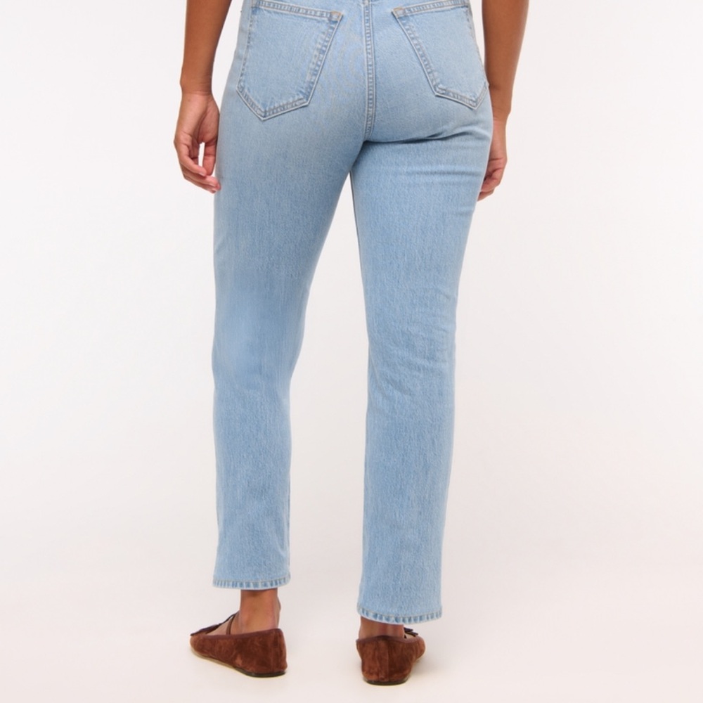 Abercrombie & Fitch Ultra High Rise Ankle Jean